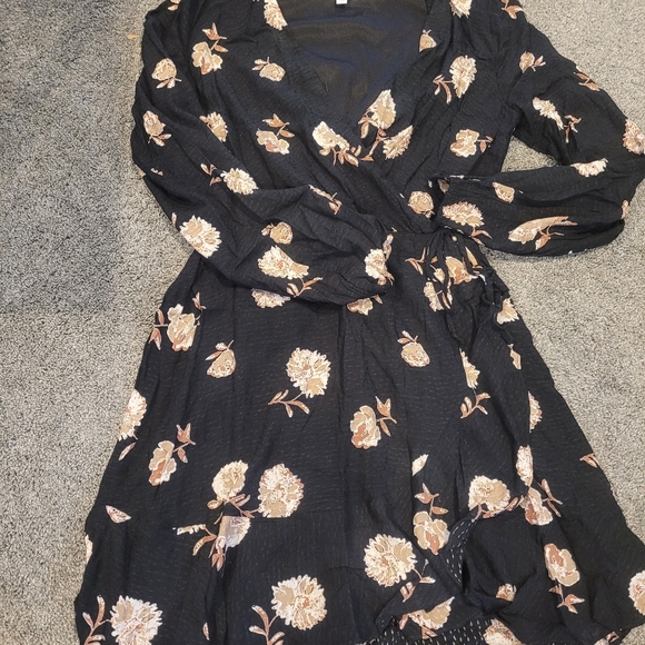 Dress - Picture 3 of 3